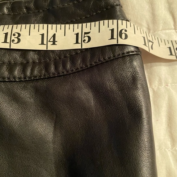 Soft sophisticated leather skirt - Picture 4 of 8